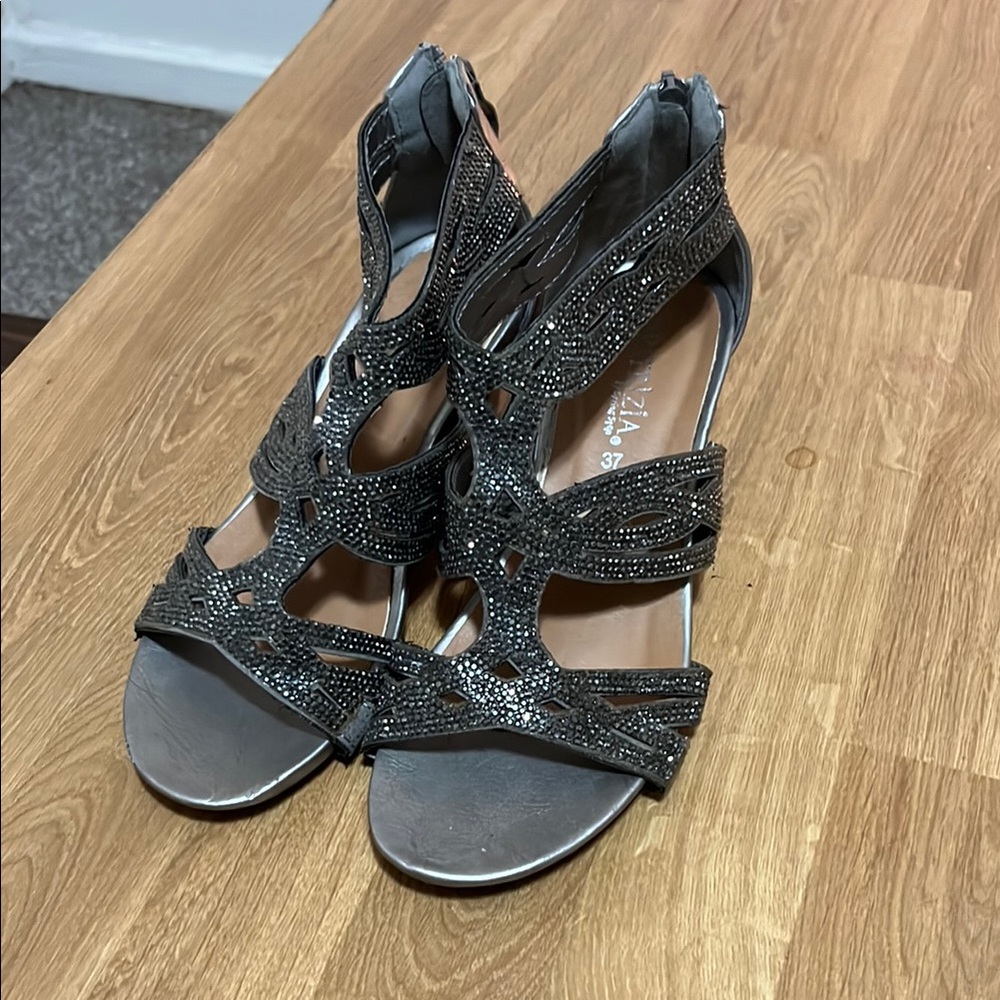 Patrizia by Spring Step Elegant Gray Sandals SIZE 6.5
